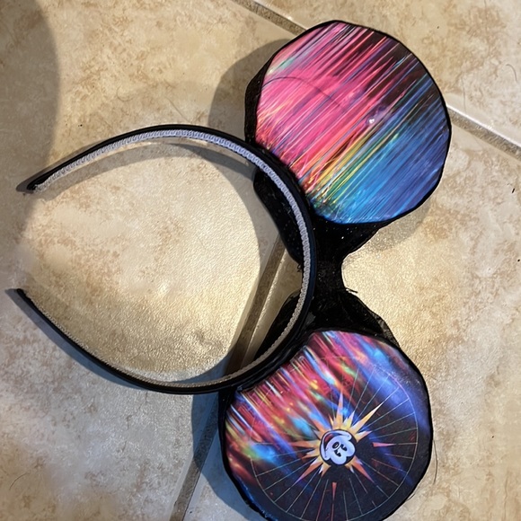 Handmade World Of Color Ears - Picture 4 of 4